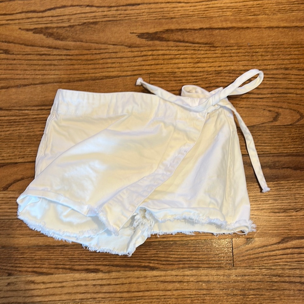 We The Free White Skorts with Drawstring Waist and Ruffled Hem